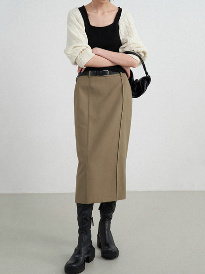 Well Tailored Garment with a Graceful Silhouette