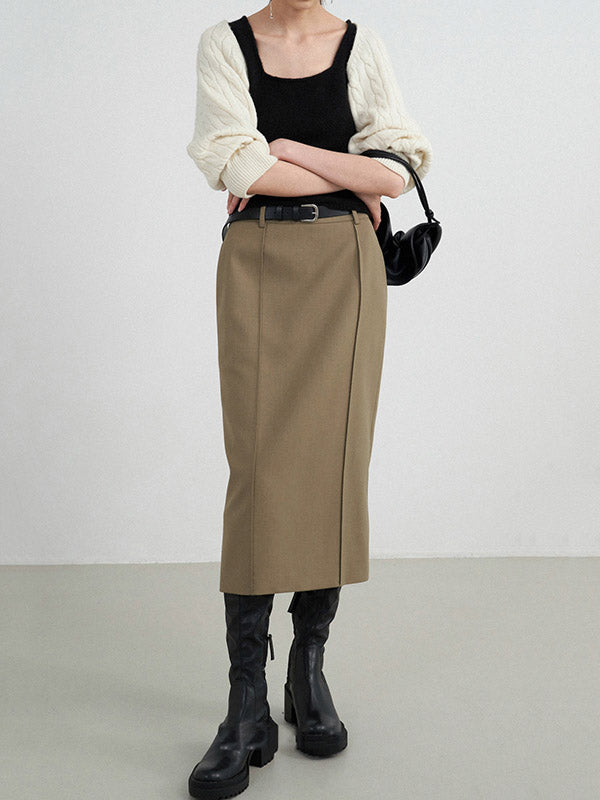 Well Tailored Garment with a Graceful Silhouette