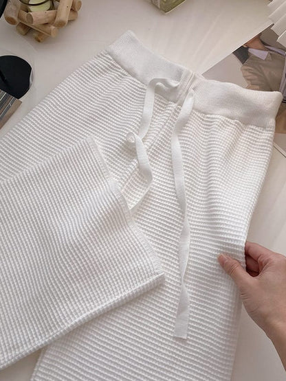 Effortlessly Elegant Pants with a Timeless Design