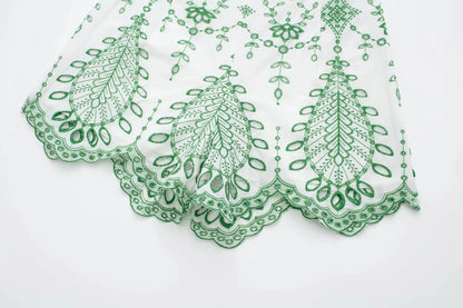 Well Tailored Blouse with a Graceful Silhouette