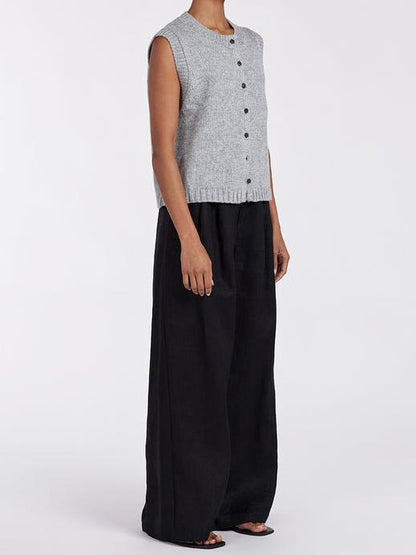 Effortlessly Elegant Garment with a Timeless Design