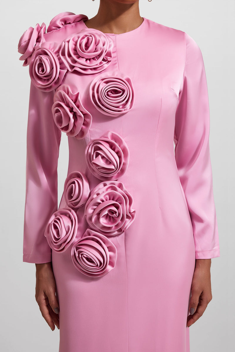 Beautifully Finished Dress in a Timeless Design