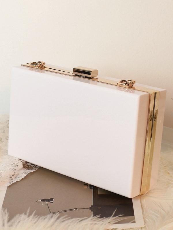 Sophisticated Bag with a Clean Classic Look