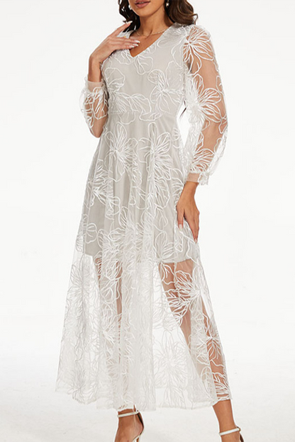 Effortlessly Elegant Dress with a Timeless Design
