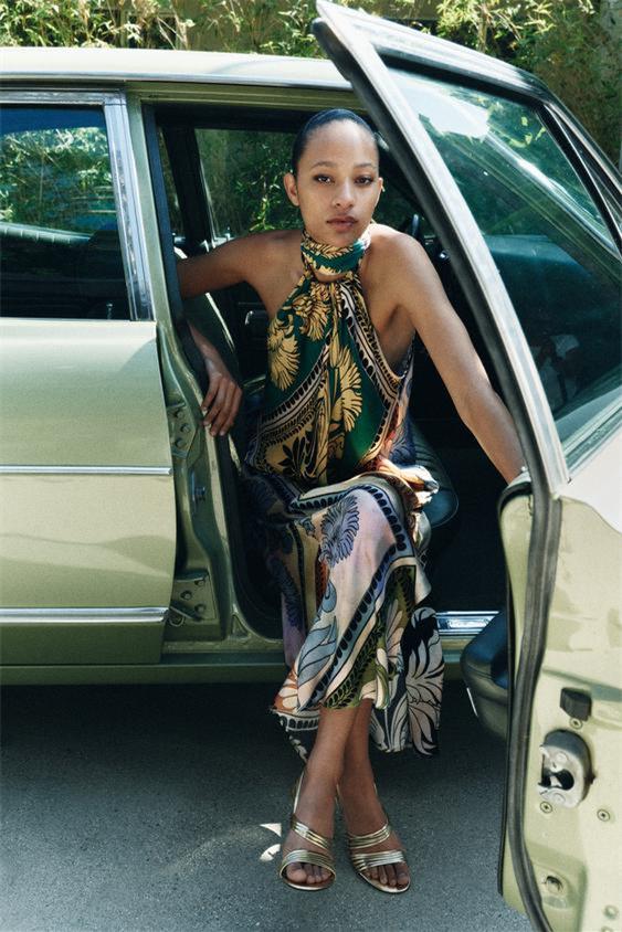 Gracefully Styled Dress for Any Occasion