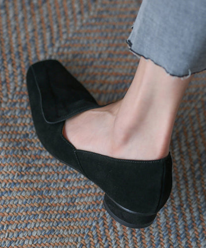 Effortlessly Elegant Shoes with a Timeless Design