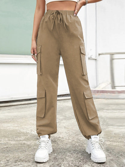 Effortlessly Elegant Pants with a Timeless Design