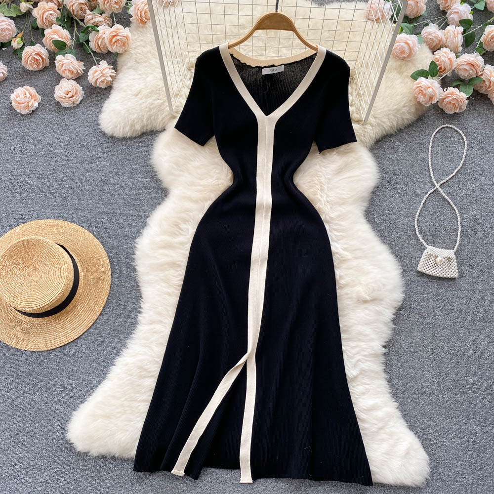 Effortlessly Elegant Dress with a Timeless Design