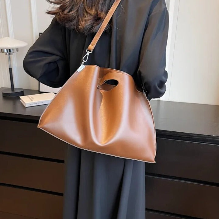 Gracefully Styled Bag for Any Occasion