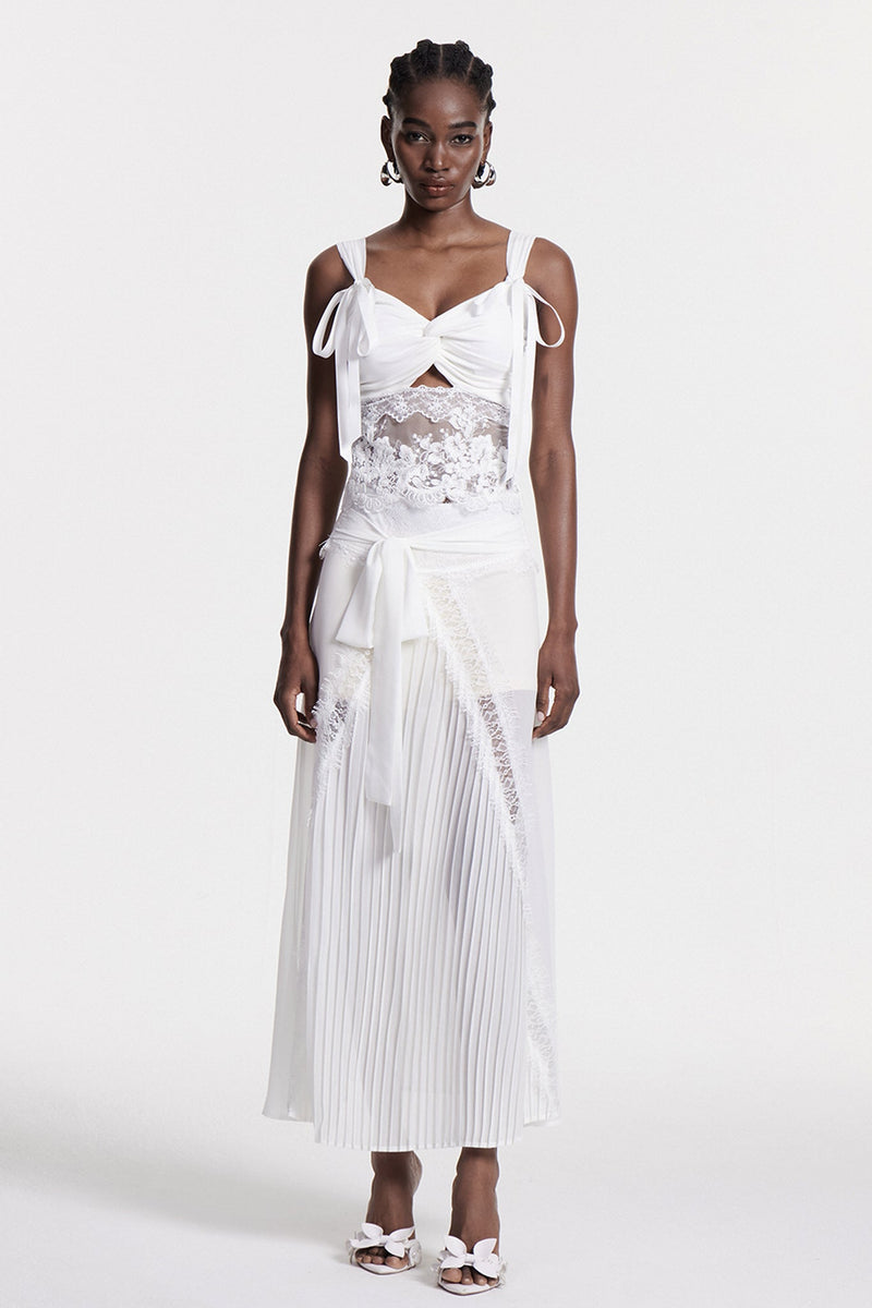 Beautifully Crafted Dress in a Classic Style