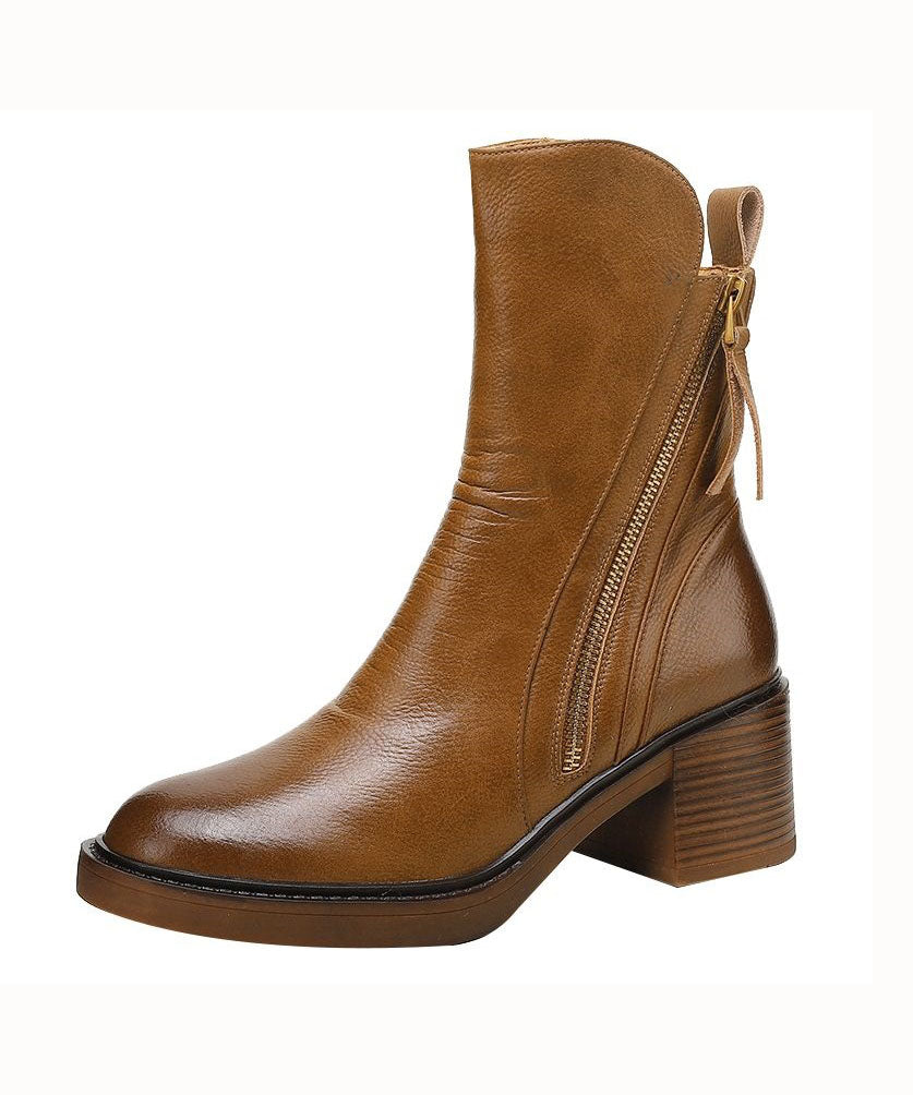 Effortlessly Elegant Boots with a Timeless Design