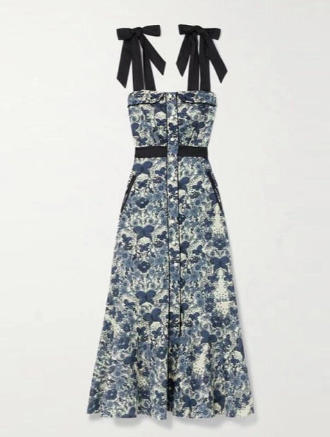 Well Tailored Dress with a Graceful Silhouette
