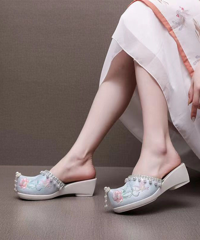 Classic Vintage Sandals with a Flattering Fit