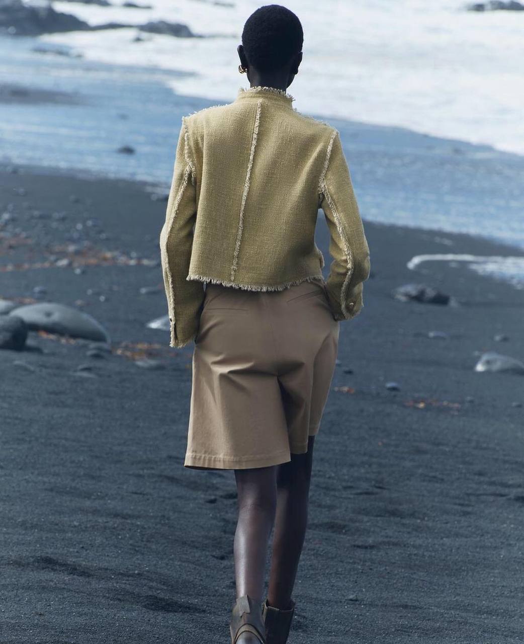 Well Tailored Jacket with a Graceful Silhouette