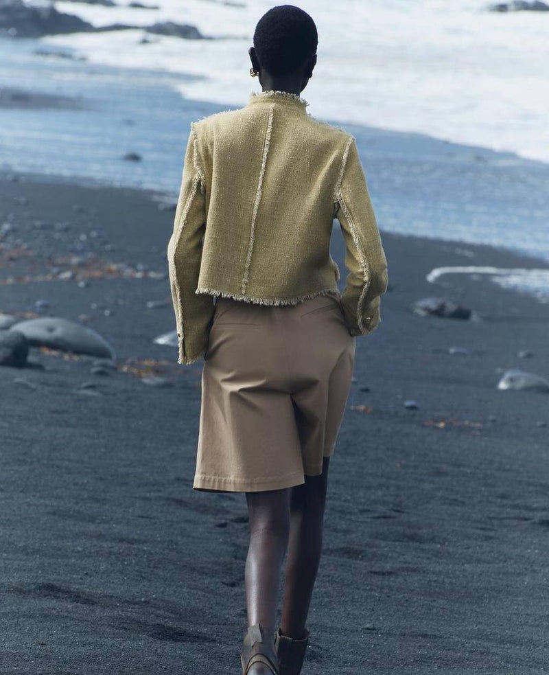 Well Tailored Jacket with a Graceful Silhouette