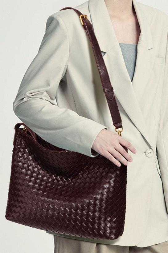Beautifully Finished Bag in a Timeless Design
