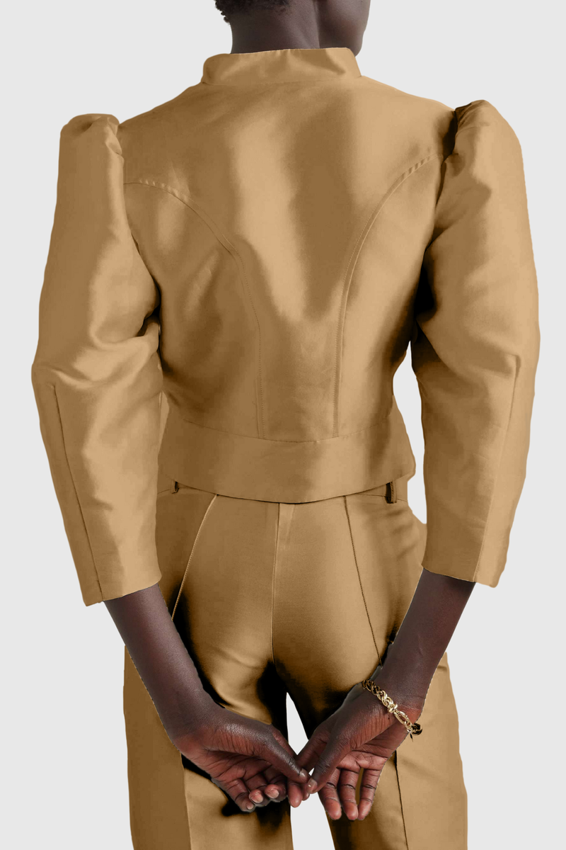 Well Tailored Jacket with a Graceful Silhouette