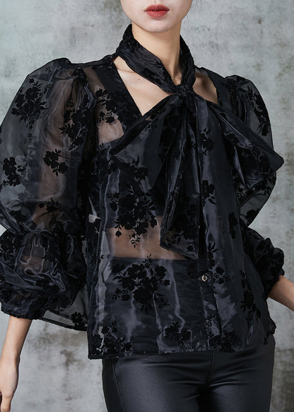 Well Tailored Blouse with a Graceful Silhouette