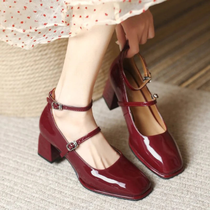 Classic Vintage Shoes with a Flattering Fit