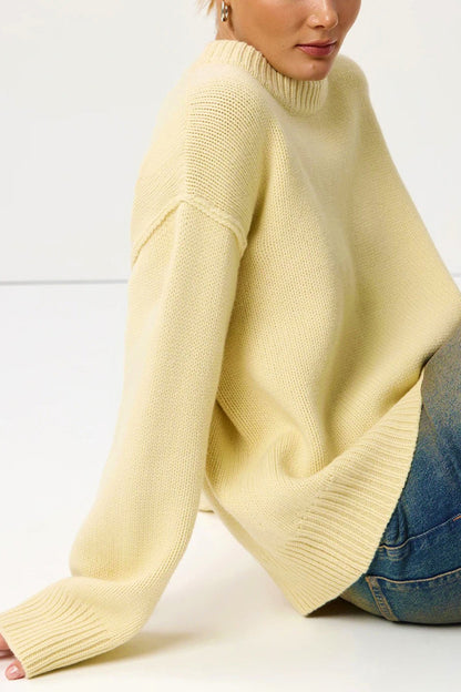 Well Tailored Sweater with a Graceful Silhouette