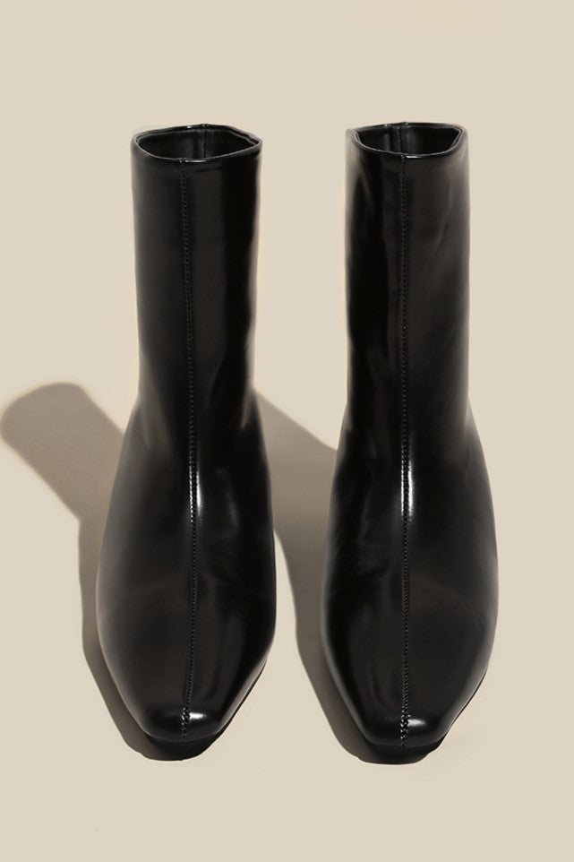 Elegantly Styled Boots for Everyday Wear