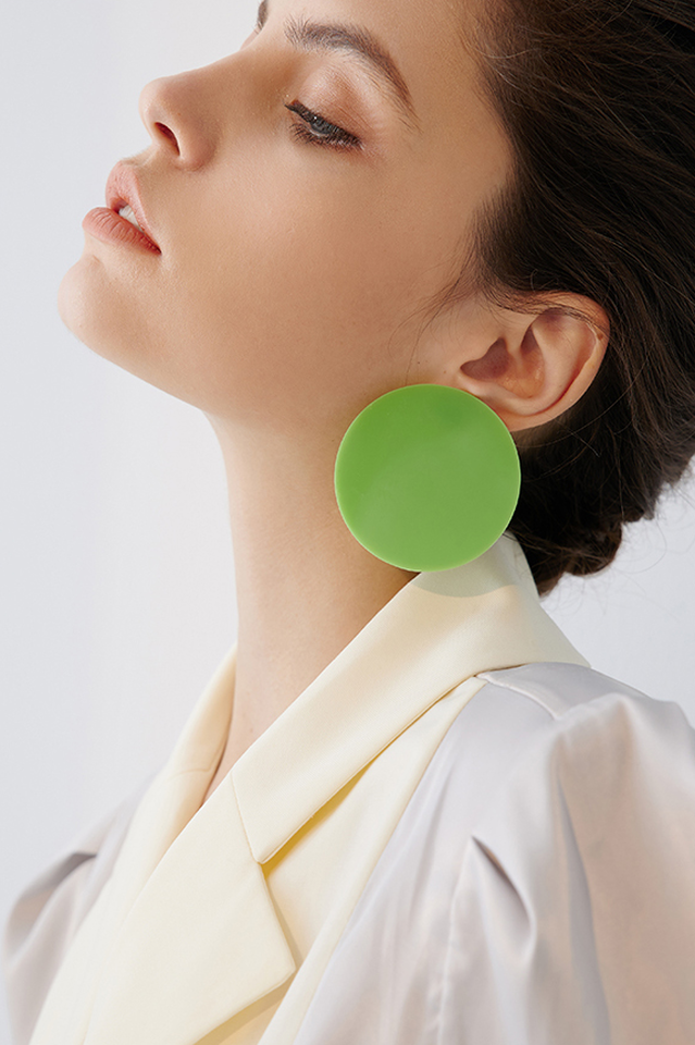 Gracefully Styled Garment for Any Occasion