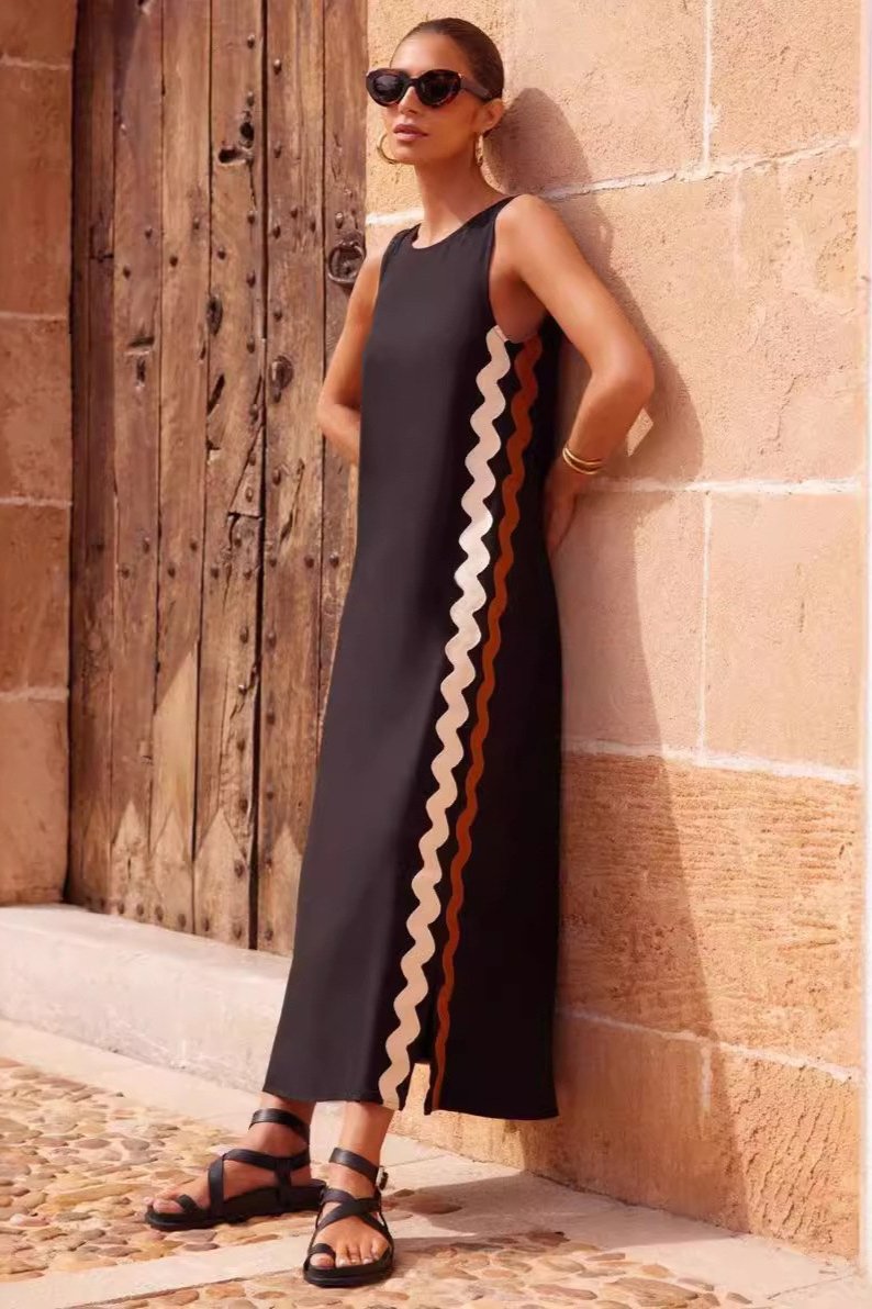 Classic Vintage Dress with a Flattering Fit