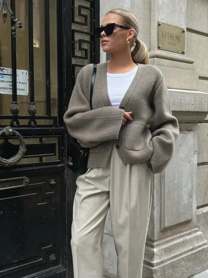Well Tailored Cardigan with a Graceful Silhouette