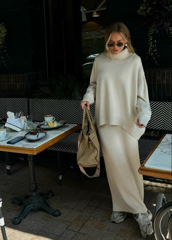 Effortlessly Elegant Sweater with a Timeless Design