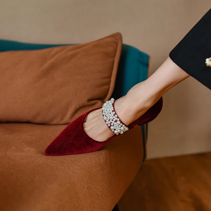 Well Tailored Shoes with a Graceful Silhouette