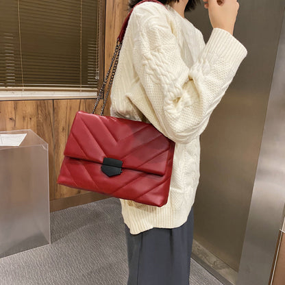 Polished Bag with an Effortless Classic Look
