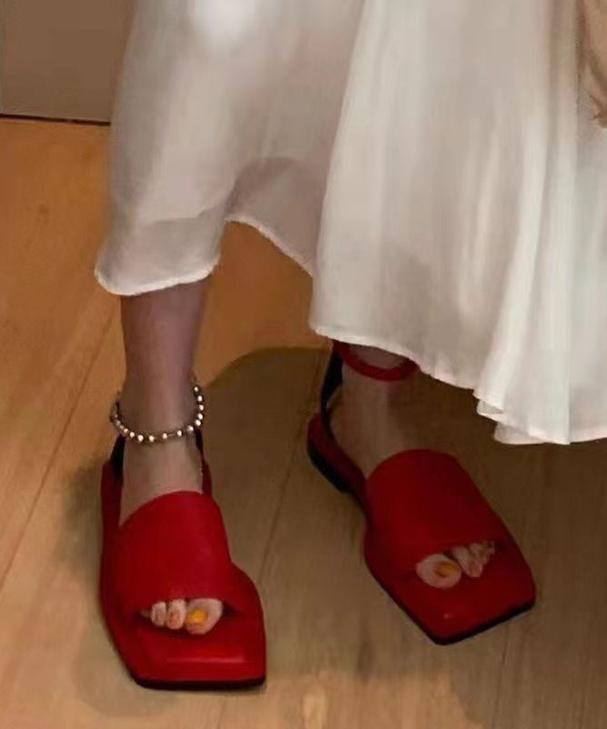 Well Tailored Sandals with a Graceful Silhouette