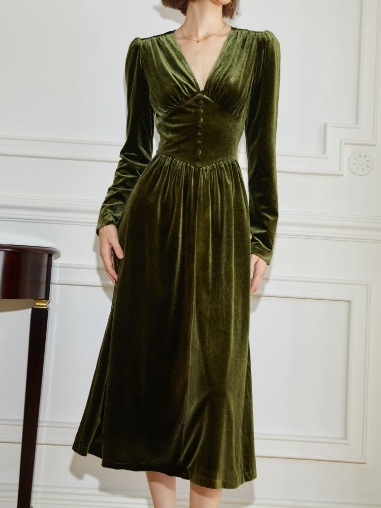 A Vintage Style Dress with Delicate Timeless Details