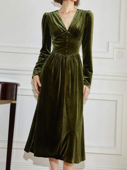 A Vintage Style Dress with Delicate Timeless Details