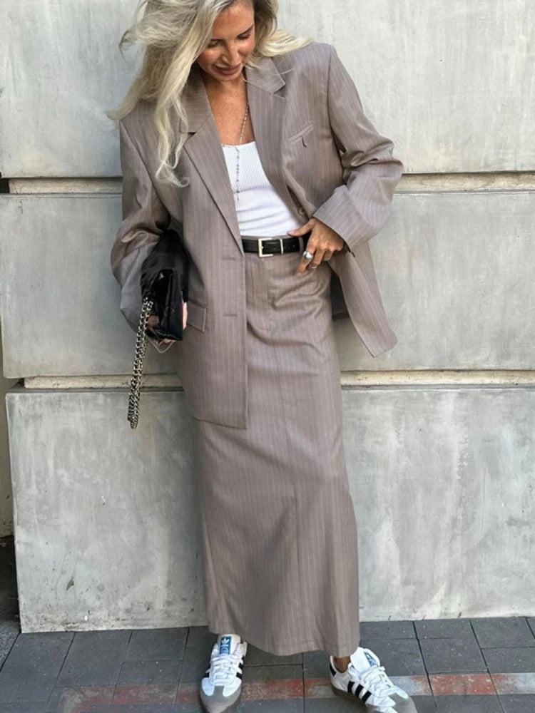 Effortlessly Elegant Garment with a Timeless Design
