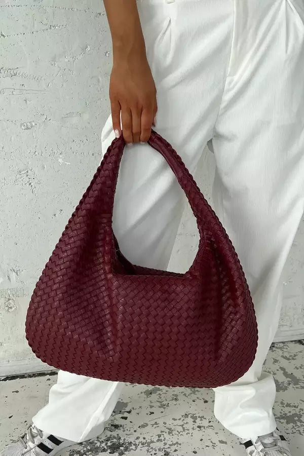 Beautifully Finished Bag in a Timeless Design