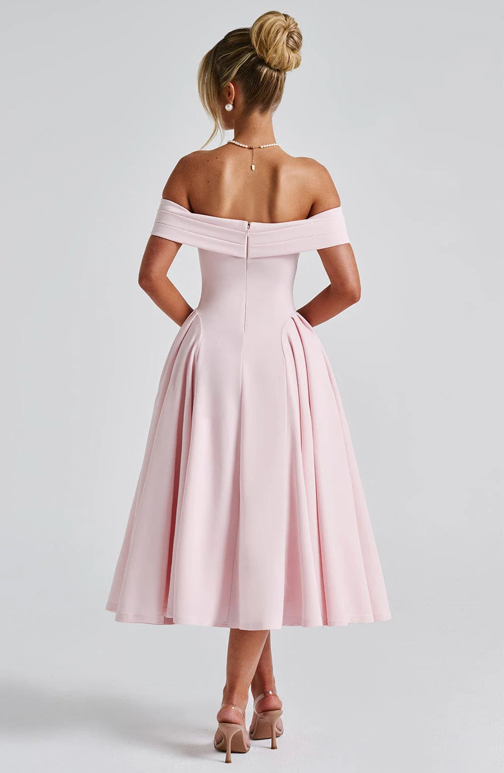 Beautifully Finished Dress in a Timeless Design