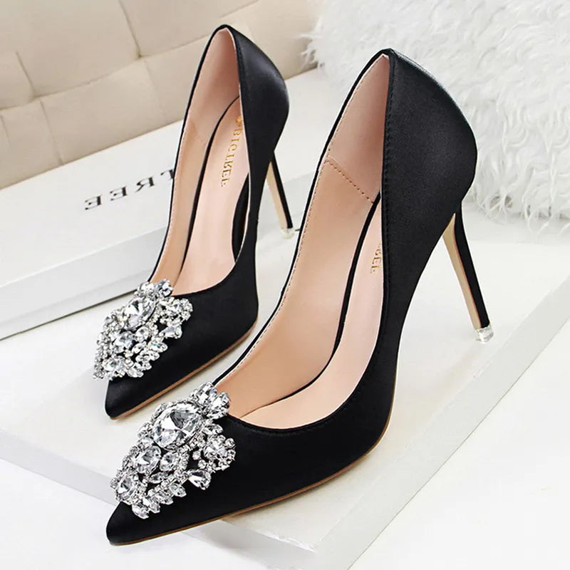 Polished Heels with an Effortless Classic Look