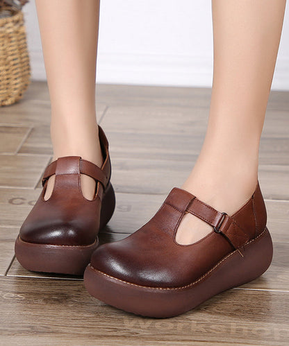 Well Tailored Shoes with a Graceful Silhouette