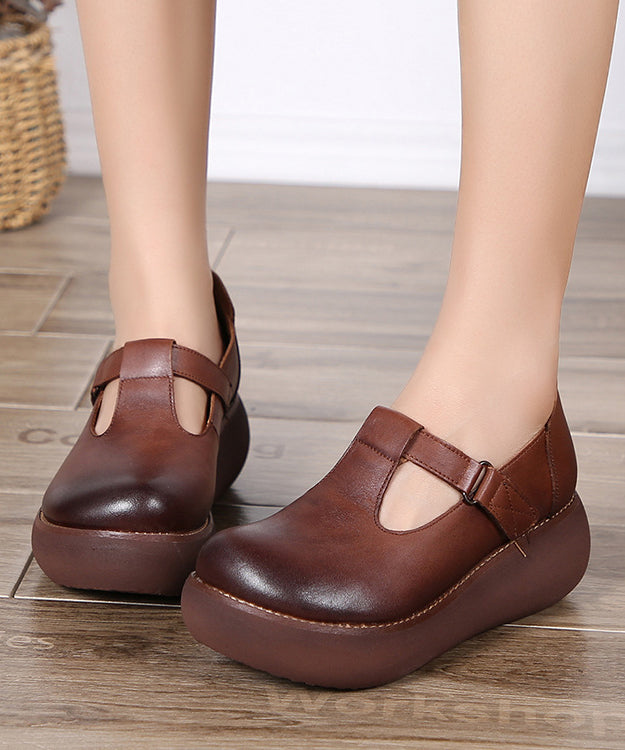 Well Tailored Shoes with a Graceful Silhouette