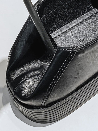 Effortlessly Elegant Garment with a Timeless Design