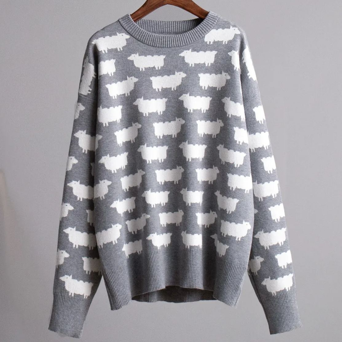Effortlessly Elegant Sweater with a Timeless Design