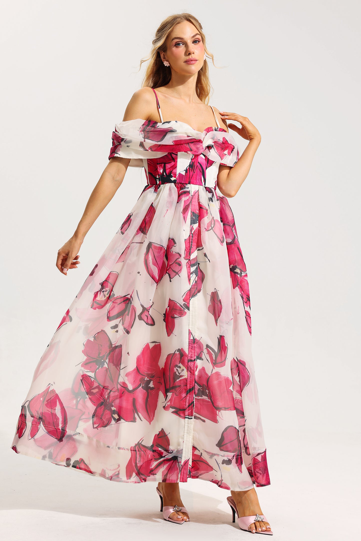 Effortlessly Elegant Dress with a Timeless Design