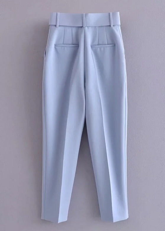 Classic Vintage Pants with a Flattering Fit