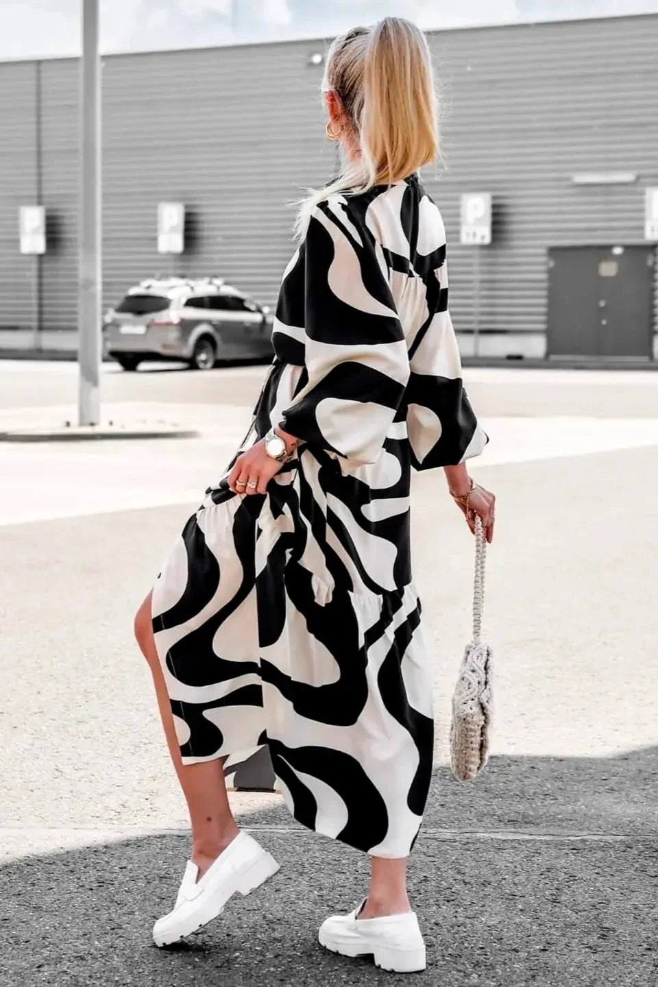 Effortlessly Elegant Dress with a Timeless Design