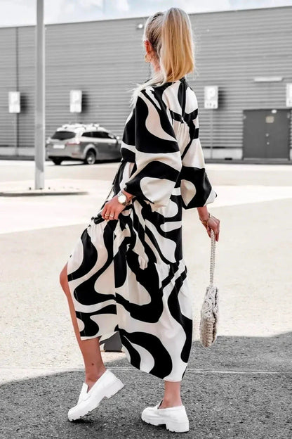 Effortlessly Elegant Dress with a Timeless Design