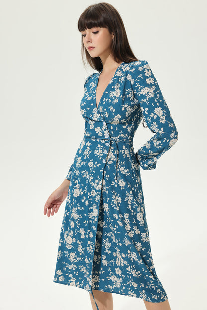 Beautifully Finished Dress in a Timeless Design