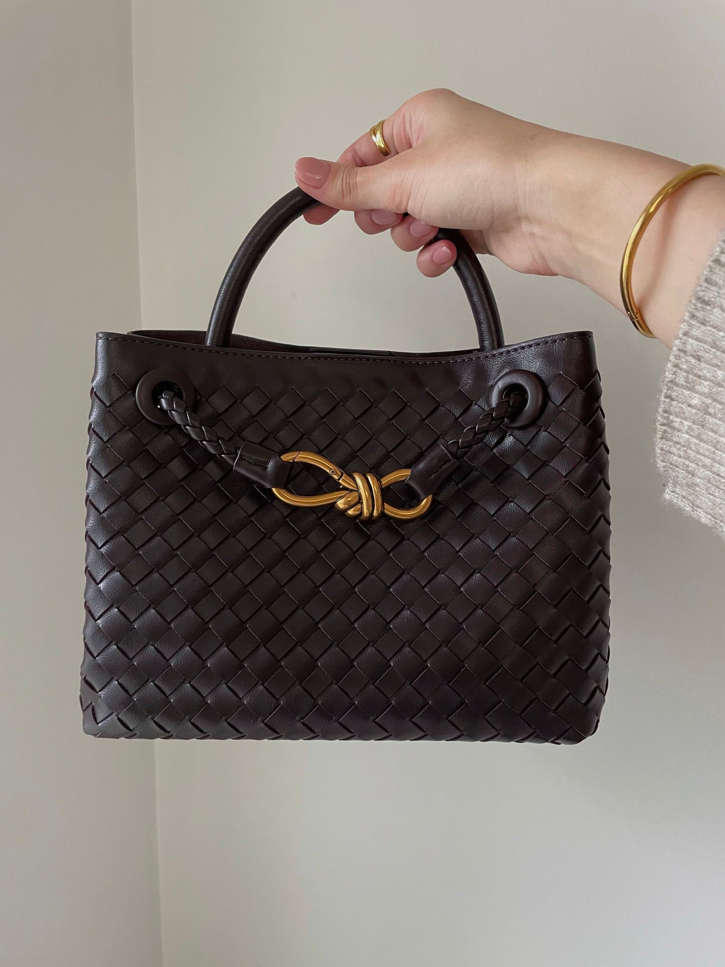 Beautifully Finished Bag in a Timeless Design