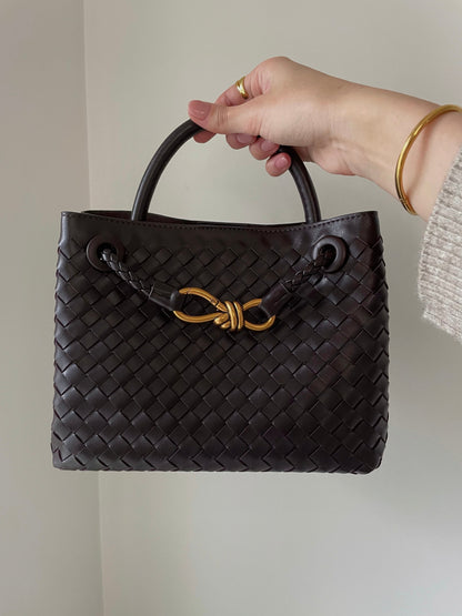 Beautifully Finished Bag in a Timeless Design
