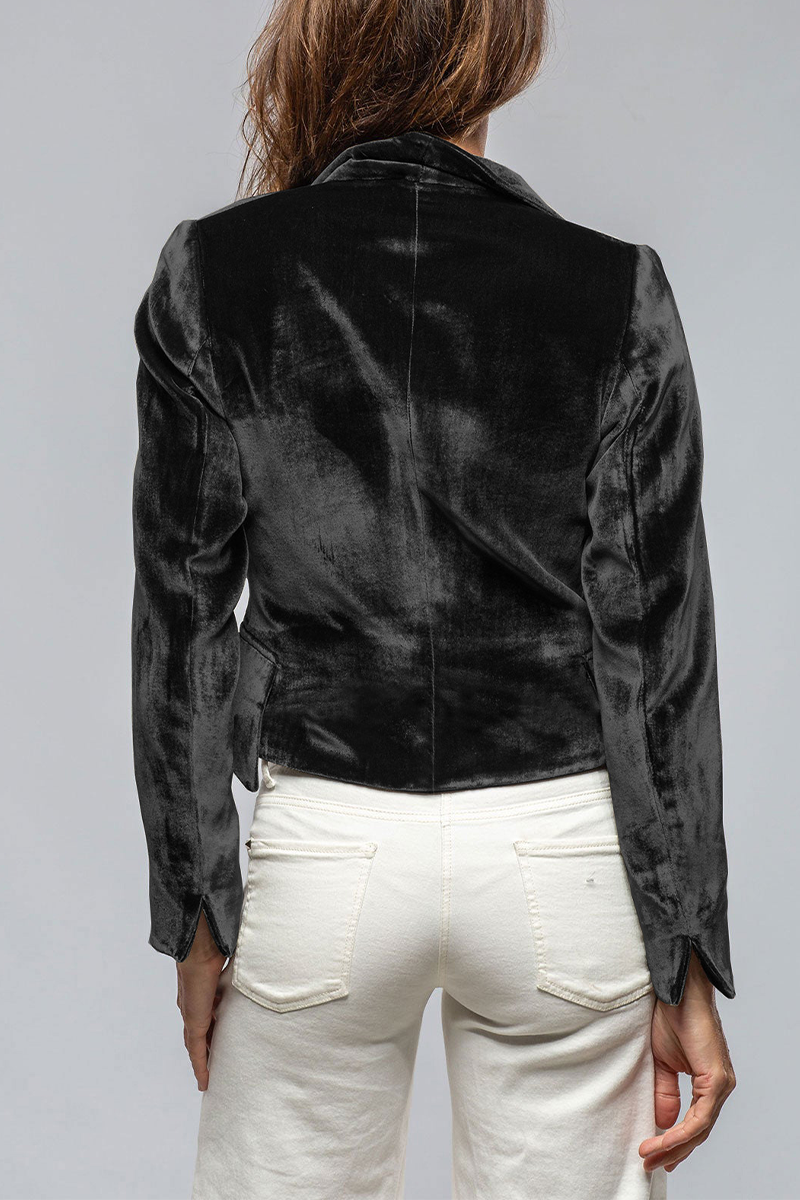 Polished Garment with an Effortless Classic Look